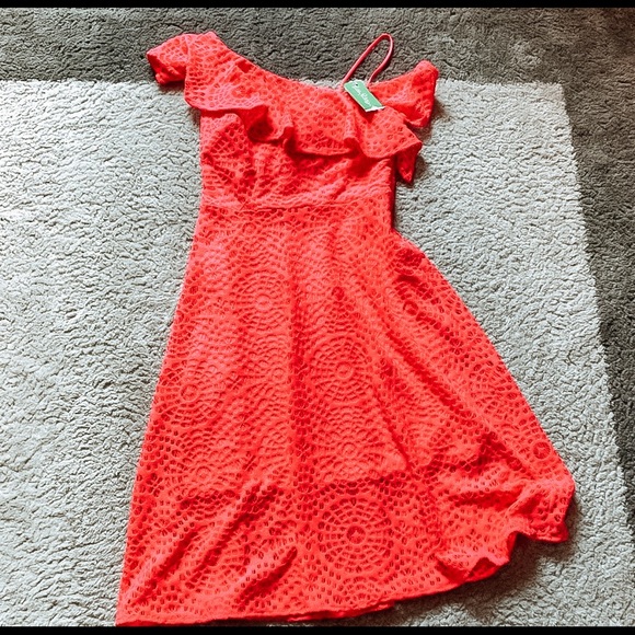Lilly Pulitzer Dresses & Skirts - Hot pink Lily Pulitzer off the shoulder dress!